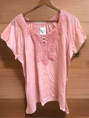 New York Laundry Peach Crochet Lace Short Sleeve Casual Relaxed Fit Top Sz XL